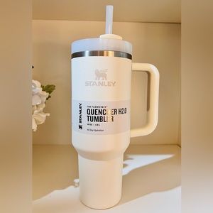 🎉LAST PIECE🎉Stanley 40 oz. Quencher H2.0 FlowState Tumbler Cream